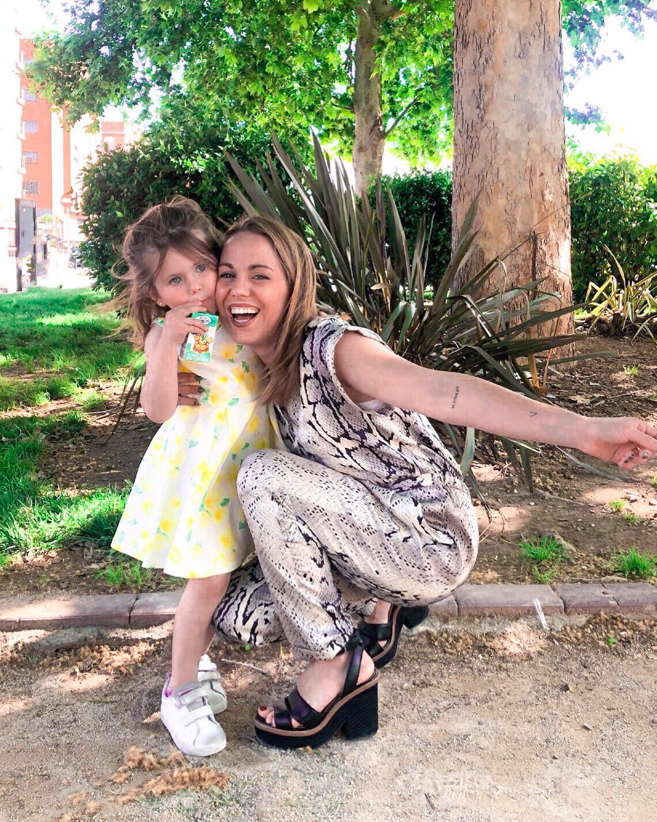 love_yolii's tweet photo. Las mamis siempre damos lo mejor para nuestros peques🥰 Por cierto, los conjuntitos tan bonitos que llevamos son de #OVS y son una auténtica monería 🤭Apetecía ponerse ropa cómoda y fresquita para este tiempo primaveral que tenemos 🙌🏼 #OVSpeople #OVS #ad https://t.co/tphzbOEWSl