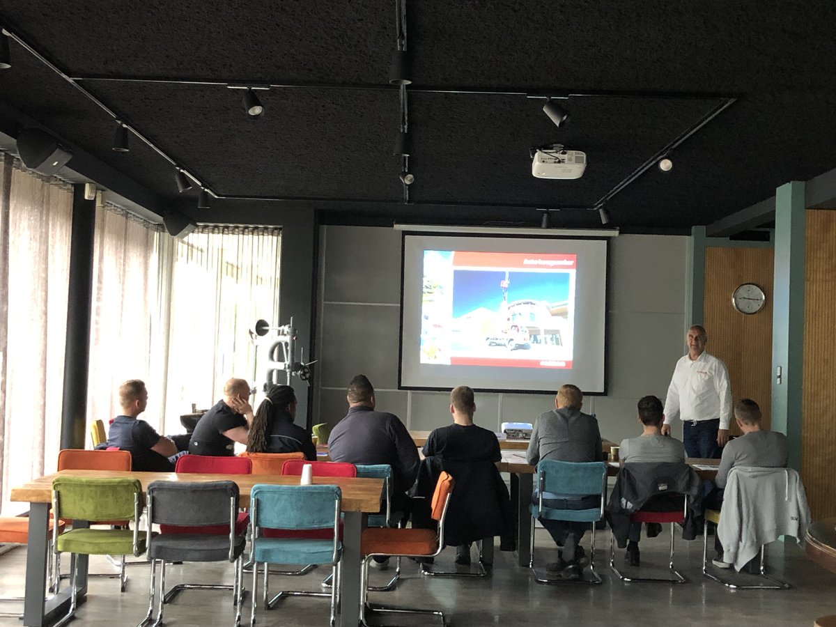 Onze medewerkers hebben afgelopen week de training 'veilig werken met de hoogwerker' gevolgd. De training is gegeven door @LoxamCorporate #veiligheid #hoogwerker #training #Loxam