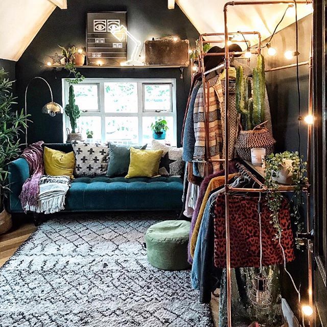 HealdCountryHse's tweet photo. Feeling bold? Go dark! Loving this by @mydarkhome_ #farrowandball #darkhome #readypaintedf&amp;bsamples #fandbpaint #farrowandballuk #paintsamplesreadydone #readypainteda4paintsamples #farrowandballcolours #choosingpaint #choosingfarrowandballpaint #F&amp;B https://t.co/9JyFkHMXsi https://t.co/uApDbiq0VT