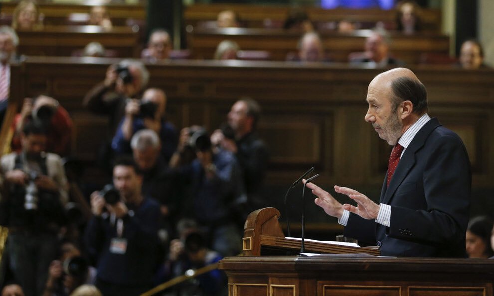 Un hombre que se ganó el respeto de políticos de uno y otro color. Un hombre de Estado. Una voz sensata. 

Lo siento mucho por él y por sus familiares, amigos y militantes socialistas.

Descanse en paz, don Alfredo Pérez Rubalcaba.