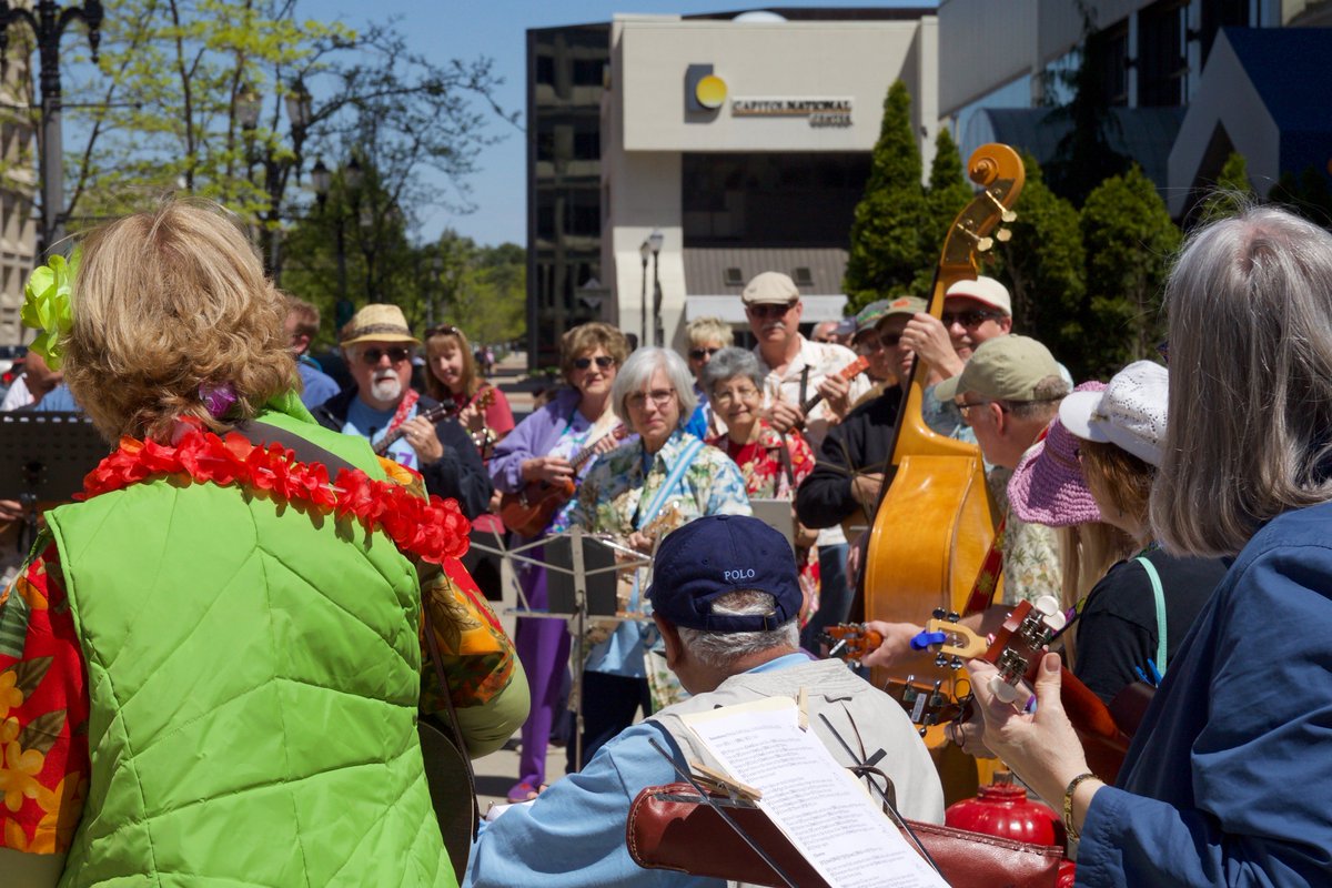 mightyukeday's tweet photo. UKULELE FLASH MOB IN DOWNTOWN LANSING, NOON TODAY! Brighten up your lunch hour with the infectious joy of the ukulele; noon at the NE corner of Michigan and Washington. Complete details here: https://t.co/l2vGYnB71r #ukulele @benhassenger https://t.co/c6uQqvbLEt