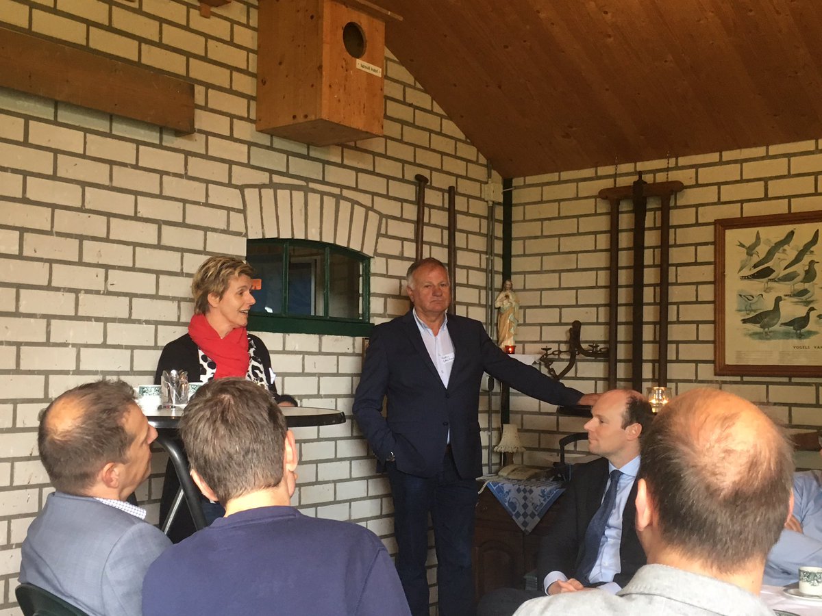 RaadHadM's tweet photo. Wijkcomité’s en centrummanagement presenteren zich aan #raadhadm. #kennismakingsbezoek #horst. https://t.co/p4R67ZaQjz