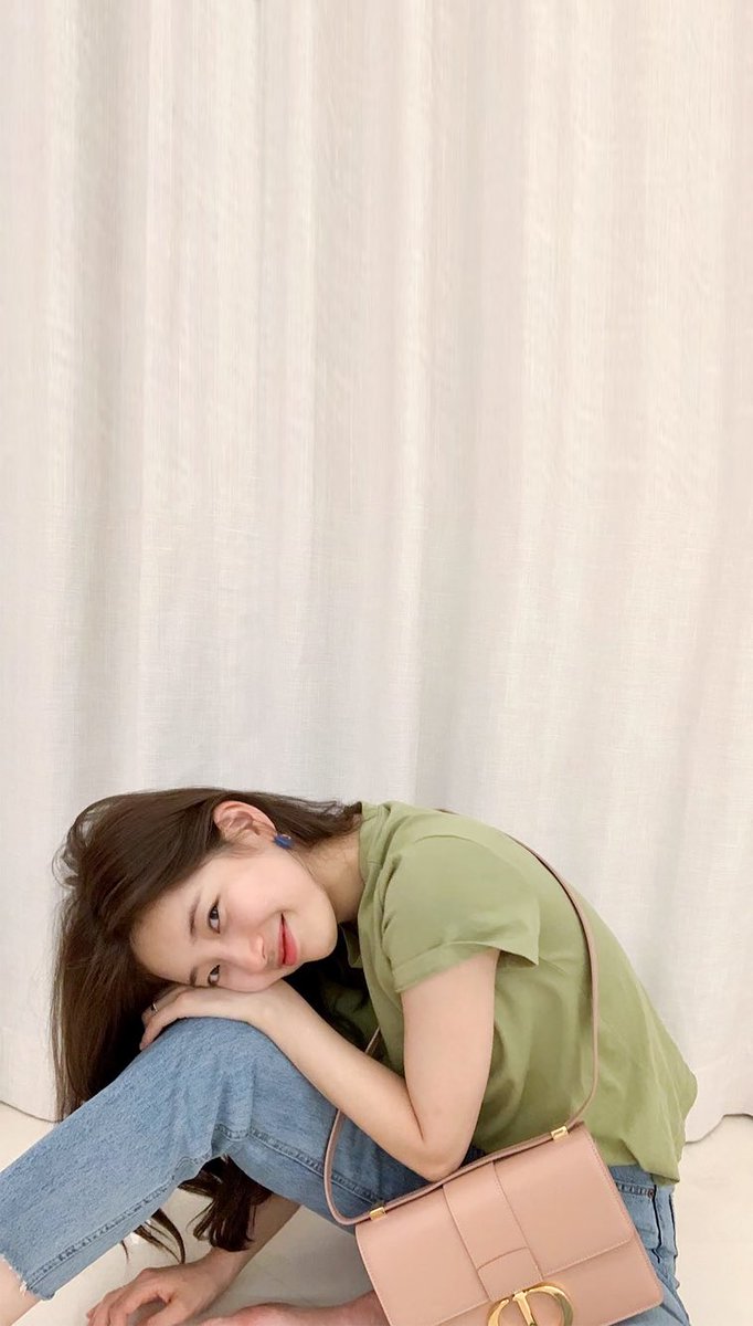 only941010's tweet photo. 제가 쓰려고 만든 배경도 놓고갈게요 사이즈는 758*1334입니다 ! 모두 좋은 밤 되세요🌙🌙🌙 https://t.co/SFdPwdRTP2