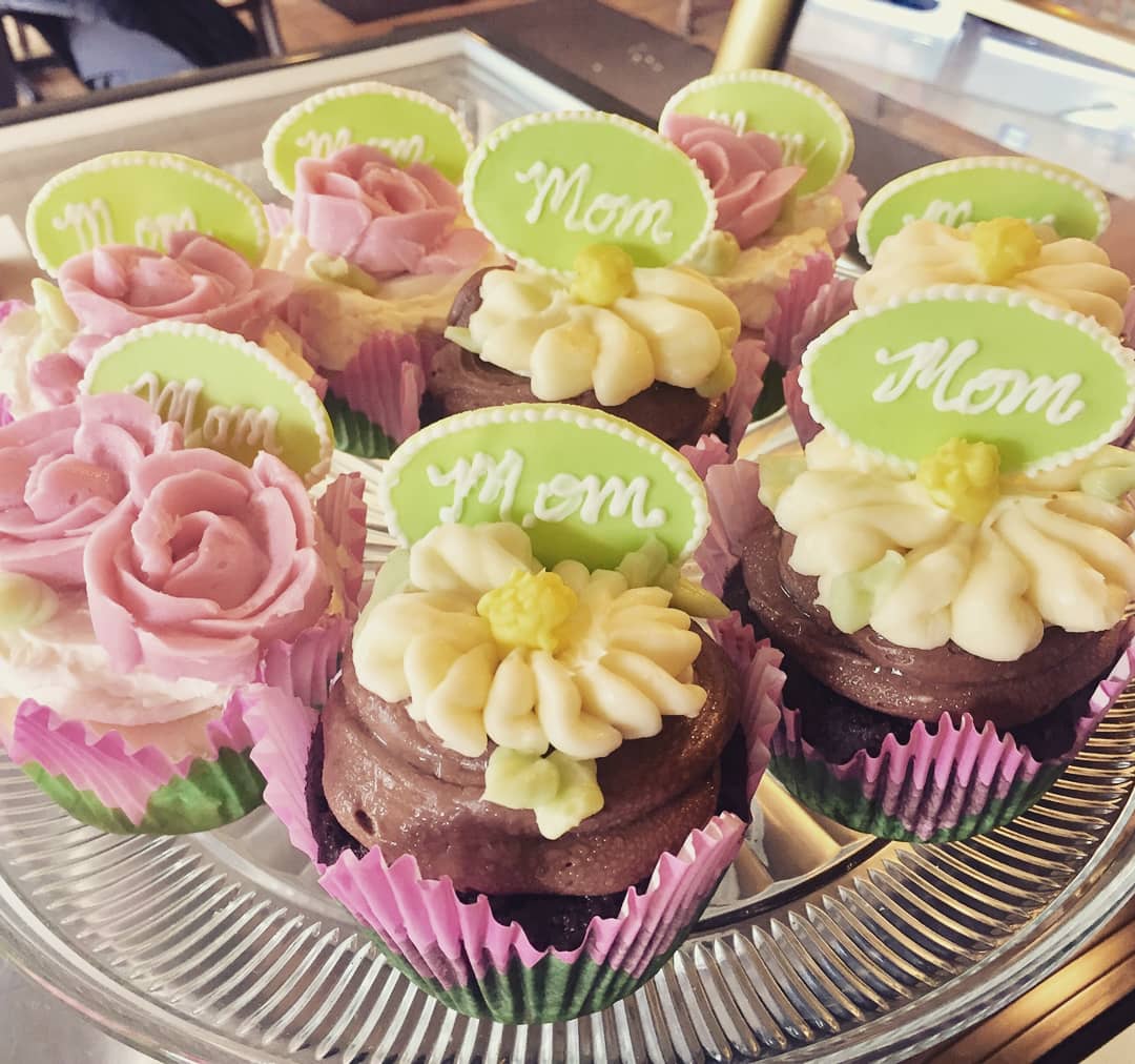 CafeKolache's tweet photo. Looking for the perfect flowers to take a special woman on #mothersday? #ChefErin has just the goodies! 🌼🌸🌼
Stop by @cafekolache today or Saturday to pick up a gift from the heart (and tastebuds).
#GourmetPastries #bestcoffeeshop #pastries #beaverpa #keepyourdoughlocal https://t.co/IMve1Q9Exr