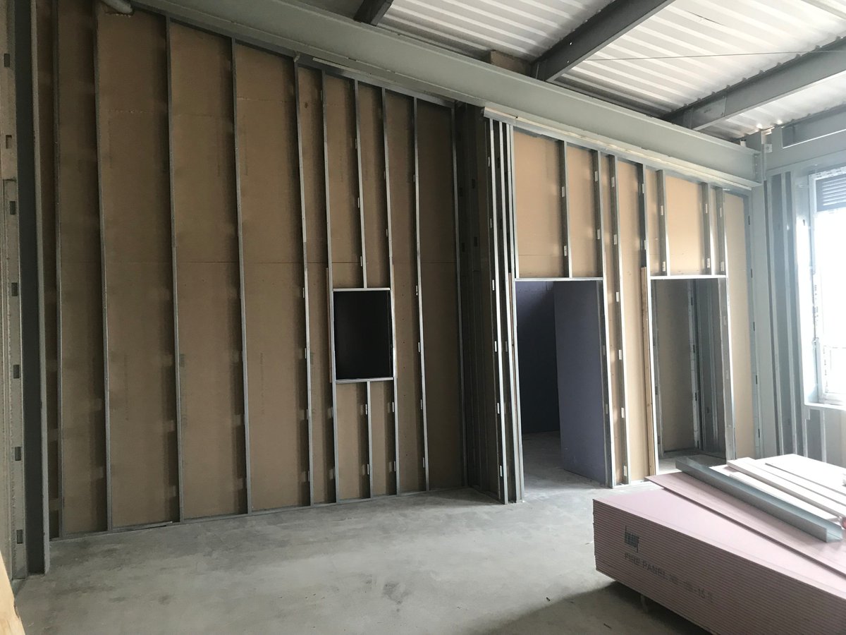 StTheresasICL's tweet photo. Another shot of the brickwork and external windows. First fix partitions and M&amp;E progressing very well too #StTheresas #construction @IRVconstruction https://t.co/5h7Fddg37K