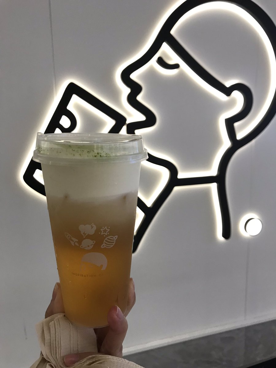 ipigyoueat's tweet photo. รอคิวนานมาก แต่คุ้มค่าความอร่อย ครีมชีสหอมมันชีสมาก เค็มนิดๆตัดเลี่ยนได้ดี กินกับชาหอมๆ คือเข้ากันมาก 2นาทีหมด!ตอนแรกแอบงงมันเปิดแก้วยังไงว่ะ อ่อเค้าให้หมุน รูกว้างมากชีสไหลเยอะ รูกว้างน้อย ชาไหลออกเยอะ ปรับระดับตามความชอบได้ @aroii #รีวิวฮ่องกง

📍 HEYTEA, K11 mall, HK https://t.co/s33ikdJy1k
