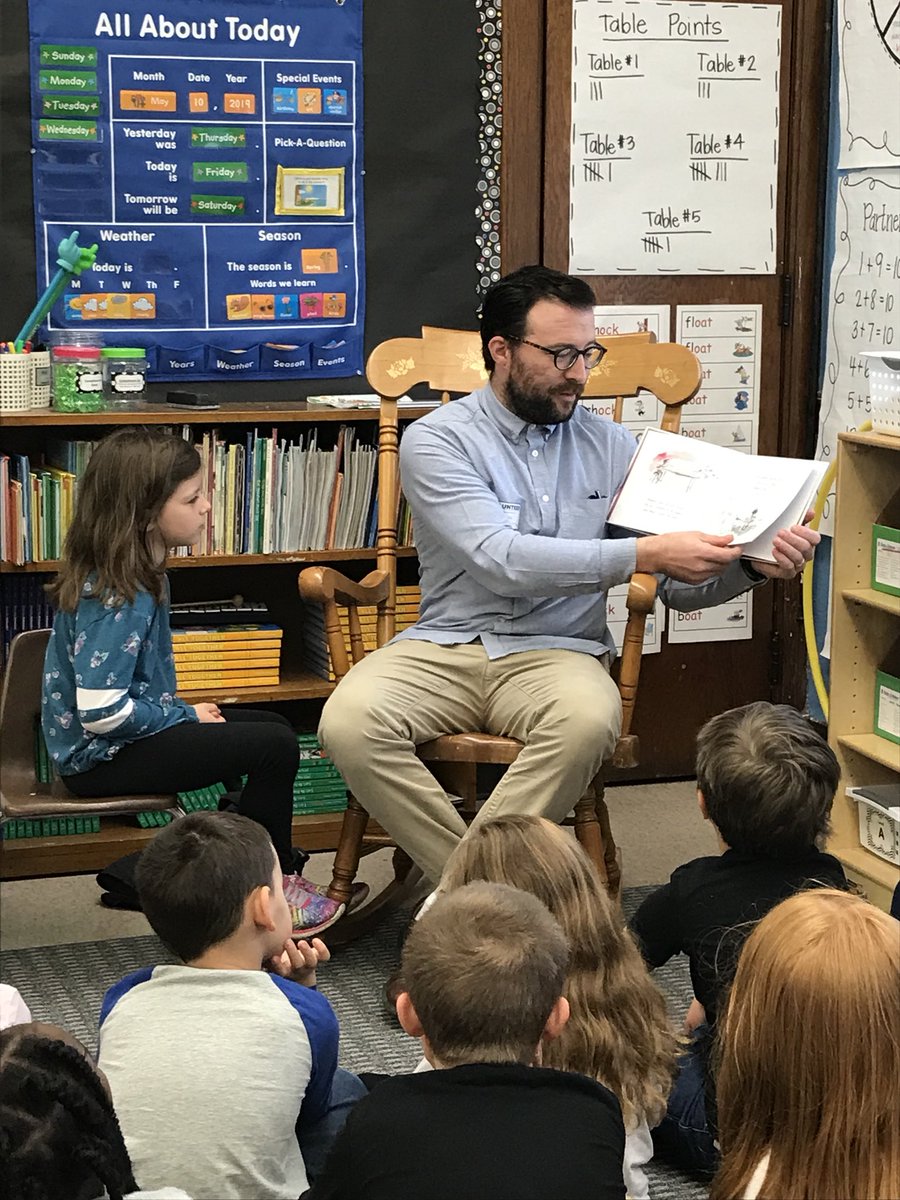 209McCulloch's tweet photo. Our student of the week’s Dad surprised her and was a guest reader today! 📚@MasonelemGP @rbishop_jr https://t.co/OVCAZbbP0Q
