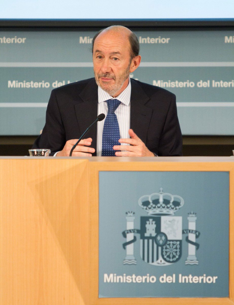 interiorgob's tweet photo. Sentimos profundamente la pérdida de Alfredo Pérez Rubalcaba, ministro del @interiorgob de 2006 a 2011. 

Todos los trabajadores del Ministerio, @policia @guardiacivil
@DGTes @proteccioncivil
e #InstitucionesPenitenciarias enviamos un abrazo muy fuerte a su familia y amigos. https://t.co/uLFZZyaB3d