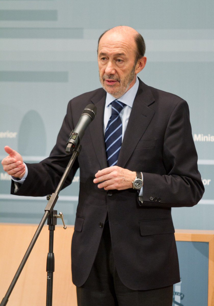 interiorgob's tweet photo. Sentimos profundamente la pérdida de Alfredo Pérez Rubalcaba, ministro del @interiorgob de 2006 a 2011. 

Todos los trabajadores del Ministerio, @policia @guardiacivil
@DGTes @proteccioncivil
e #InstitucionesPenitenciarias enviamos un abrazo muy fuerte a su familia y amigos. https://t.co/uLFZZyaB3d