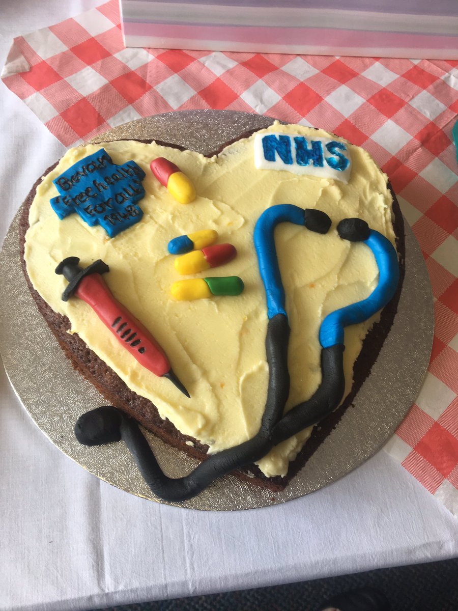 B8sdebrah's tweet photo. More cake? #Embracethecake @ULHT_News https://t.co/MRtQKb8x3t