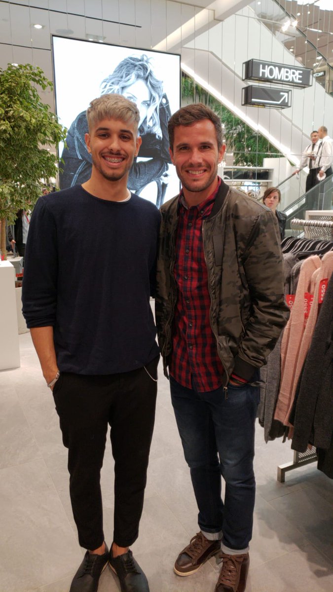 Con mi amigo <a href="/CamiloMasseilot/">Camilo Masseilot</a> en la apertura de <a href="/hmuruguay/">H&M Uruguay</a>, tremendo el local, felicitaciones y éxitos a la marca!