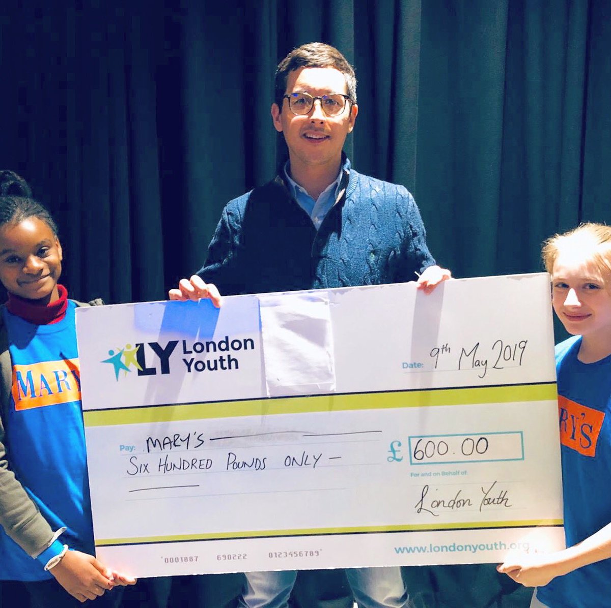 Our lettings manager Khan with two @marysyouthclub members who have won £600 to build bee hotels at a local eco-centre to aid and build the population of the highly versatile creature. 
<a href="/LondonYouth/">London Youth</a> <a href="/kfh/">KFH</a> #wegetit #kfhproperty #CityLeaders #community #SocialAction #islington
