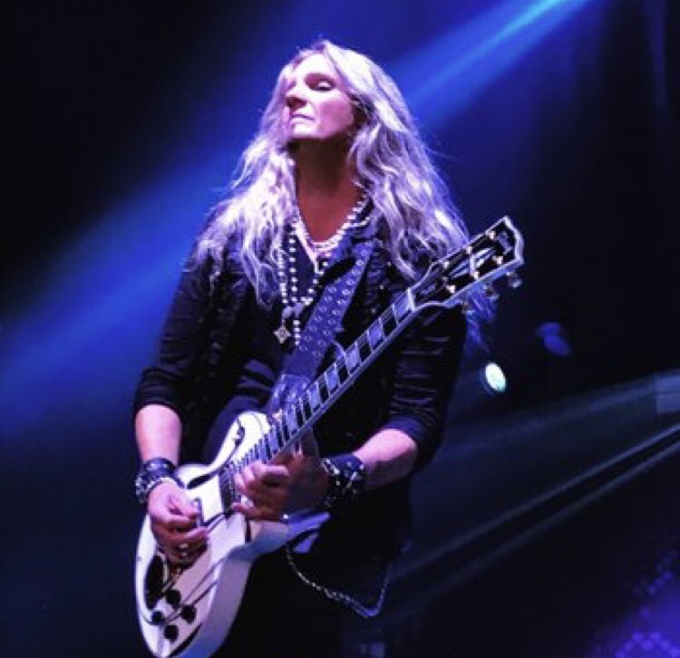 WSnakewoman's tweet photo. My TURN at last for Whitesnake rockin’ the roof off the Casino Ballroom in Hampton Beach, NH tonight! 🙌#MakeSomeF@ckin’Noise HotSnakeBoys are in town! #Whitesnake #FleshandBloodTour🤘🎸✌️🔥🎸🐍❤️💋Flesh and Blood album out today!! #GetAlbum! 🙌❤️🐍 https://t.co/FXHW93CoDb