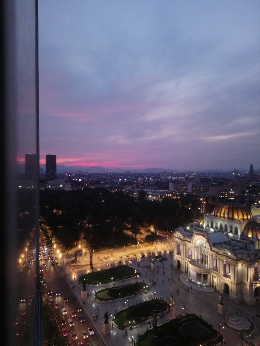 Una bonita tarde la de ayer

#tarde #bellastardes #bellastardes #torrelatinoamericana #piso20