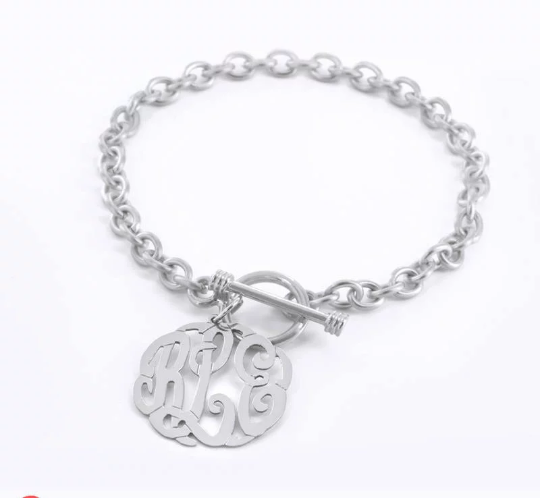 AmandaJoygifts's tweet photo. Why get Mom or that special lady a generic bracelet? Get one that is personalized just for her! She will LOVE IT ;) #personalizedgifts #personalized #custombracelet #monogram #monogrambracelet #amandajoygifts #momsgift https://t.co/kfFVVwFU8b