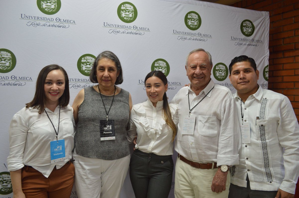 FONARQ's tweet photo. Los #Arquitectos Francisco Serrano y Susana García compartiendo con #Jóvenes Arquitectos #Tabasqueños durante el receso del #FONARQ 2019
#SerranoArquitectosyAsociados  #Eventos #Architecture #Consejos #SerranoArquitectos #CDMX #UniversidadOlmeca  #Villahermosa #Tabasco #México https://t.co/dLo4S5VTfx