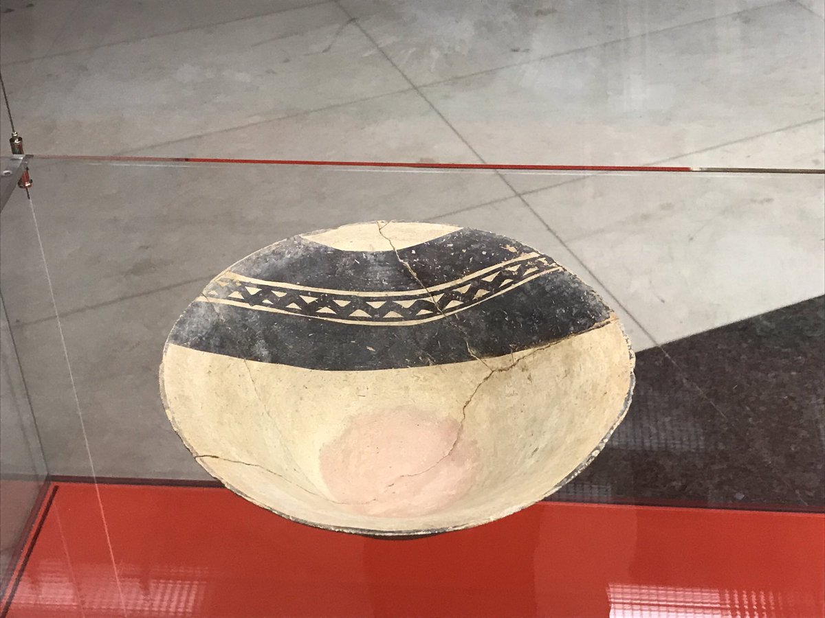 Ubaid pottery can look so modern <a href="/FOBM_Basrah/">Basrah Museum (FOBM)</a> #Mesopotamia