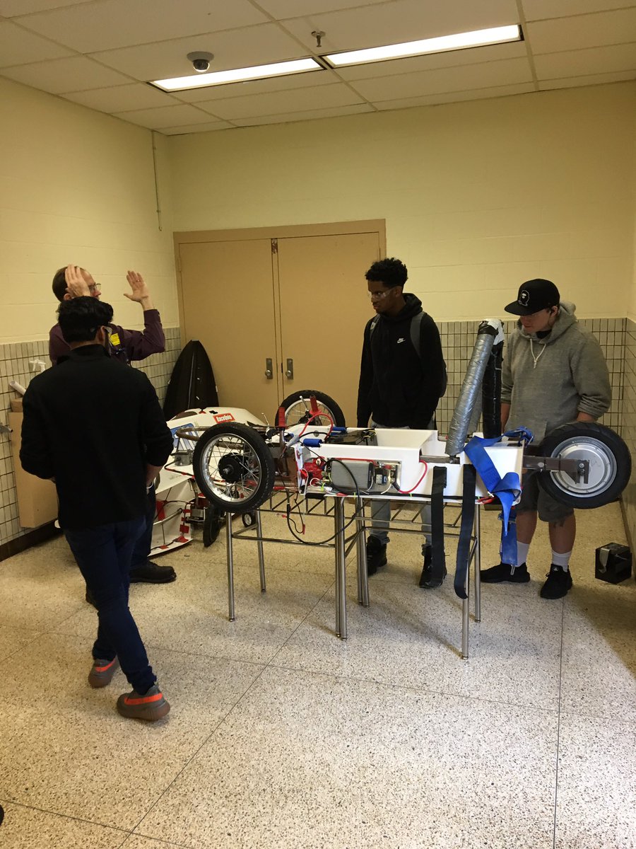 mdoty_doty's tweet image. Grateful for our @LockheedMartin partnership... electrical engineer David Clash teaches electrochemistry to @ChesapeakeHS #Projectinnovation #STEM ss ... then after 8 years our electrical cars run! @GrubbsMg @CTE_BaltCoPS @MTCummins