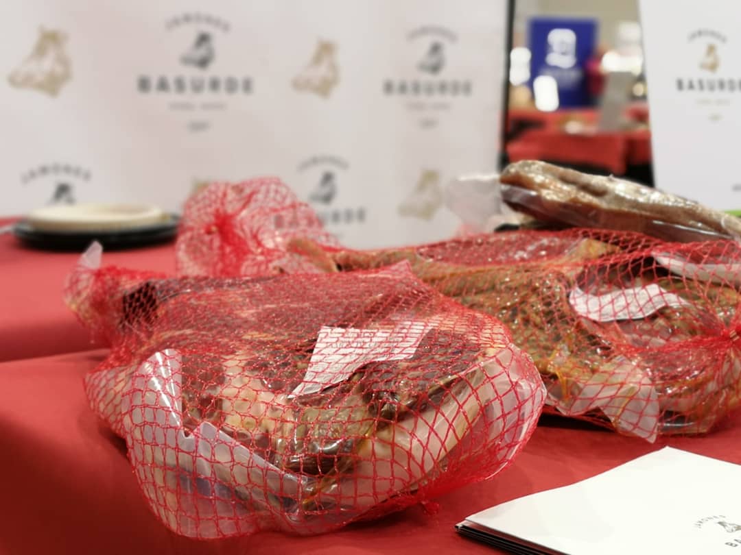 jamonesbasurde's tweet photo. Hoy hemos participado en el #ClusterEguna2019 @BasqueFoodClust  presentando nuestros productos y compartiendo experiencias con los compañeros del sector #jamonesbasurde #basurdeexperience https://t.co/hQfS71M0Tz