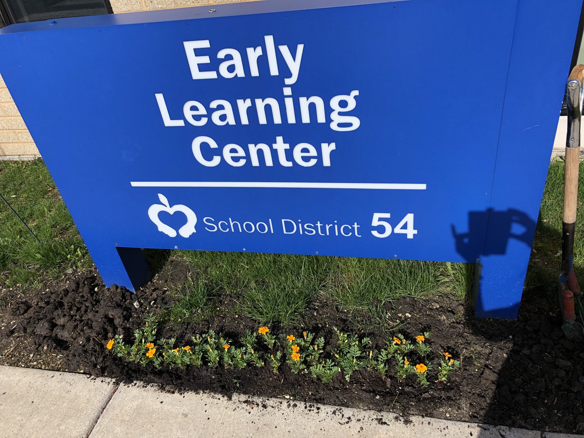 DanetteMeyer54's tweet photo. Our RAC Flash Flower Mob is out cultivating joy this morning at all @D54schools Take a moment to smell the flowers and know how much you are appreciated. #54happiness https://t.co/95U7DCcnlH