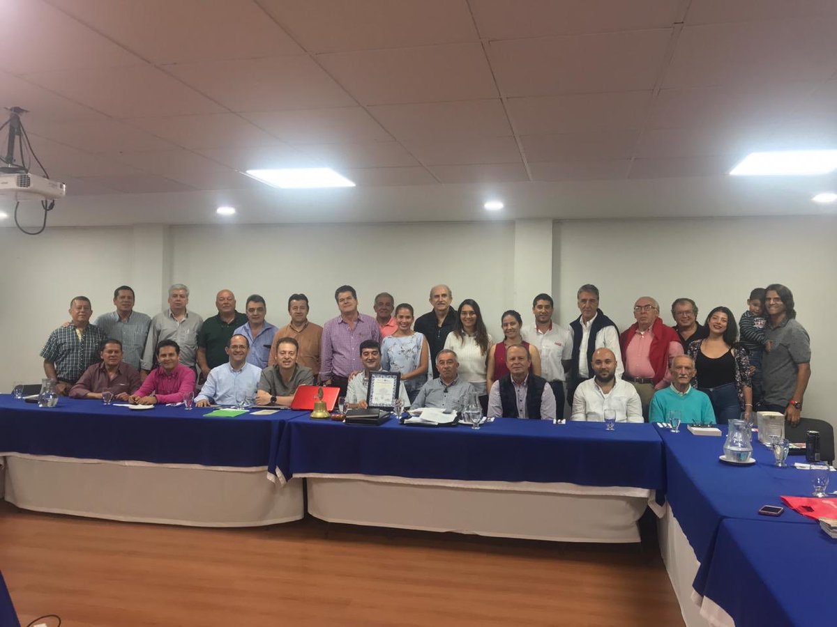 RotaryOrigen's tweet photo. ¿Qué tal este súper club rotario?
El Club Rotario Pereira Perla del Otún, también ganador🏆 del primer lugar de imagen pública de Zona 25A.
Compartimos la experiencia de la soñamos con nuevos proyectos.
Porque en equipo es mejor 🥇
#rotarybus #cumbreimagen https://t.co/ZSsBY9rfeI