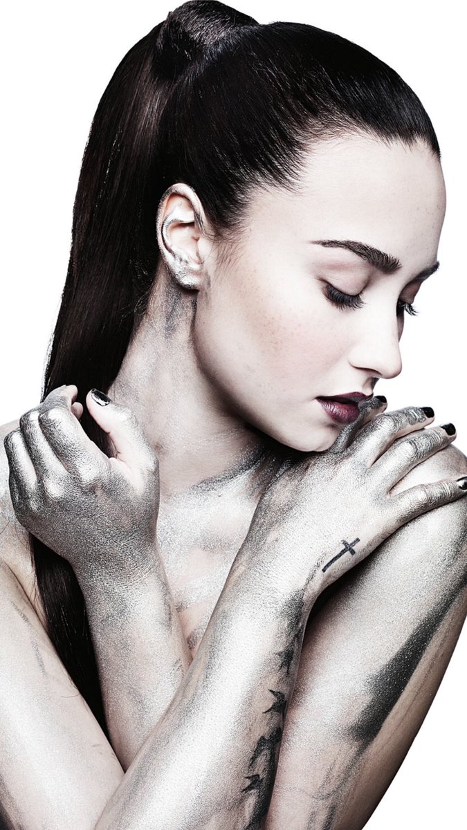 stumpblessed's tweet photo. ya pasaron 6 años desde q conoci a demi y a su música, no conoci a demi como las demás lamentablemente, pero después de 6 años sigo aca, con el mismo amor como la primera vez q vi el video de heart attack y conocí su historia, esta mujer es arte y este album aun mas #6YearsOfDEMI https://t.co/sfLUcdladN