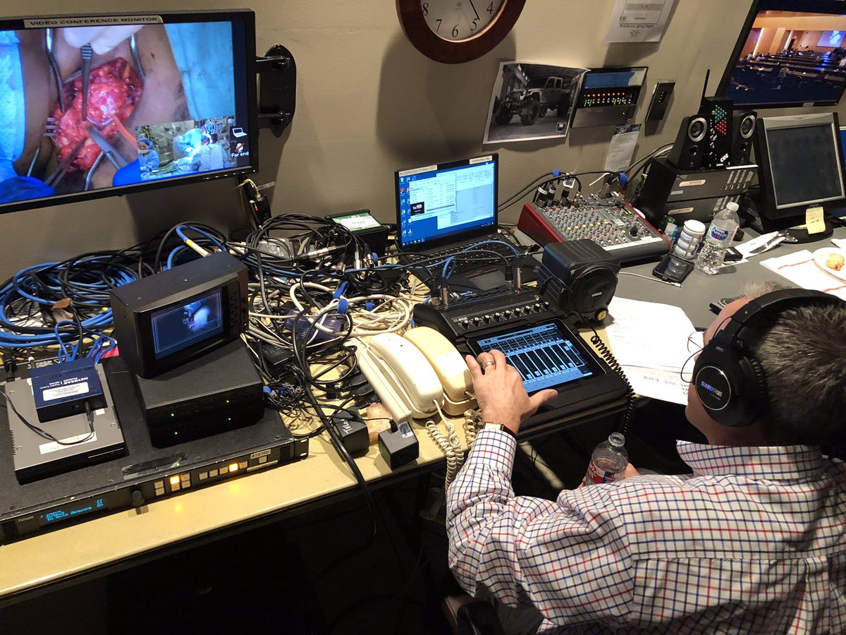 DeBakeyCVedu's tweet photo. One group of VASA conference attendees is watching live cases from the Houston Methodist and Orangeburg, NC ORs. #HMethodistCV #DICET #VASA19 https://t.co/hhDXZnI89V