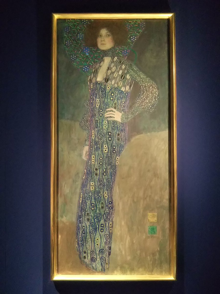 黒織部 ウィーン モダン クリムト エミーリエ フレーゲの肖像 のみ撮影ok クリムト の素描もけっこう見られるが この人はうまい それに線がかっこいい 本展でもグッズでクリムトは推されてて 彼の着たスモックをイメージしたtシャツはだいぶ