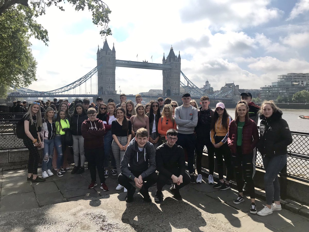 PresCisland's tweet photo. Busy day in London today kicking off with a sight seeing tour, taking in the Towers Of London, Buckingham Palace, Downing St and much more, then spending some time on Oxford St. followed by the London Eye and and a West End show tonight! 🚍🎡🎭@StStpatricksss @ceist1 @sl_outlook https://t.co/5b43wLeRBq