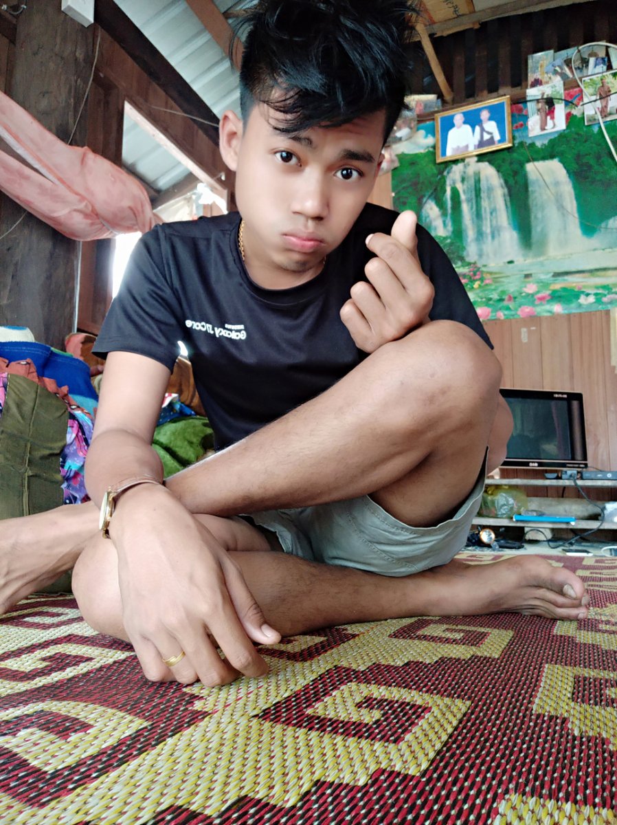 WinSoe49087606's tweet photo. ပ်င္​းတယ္​ကြာ😣😣 https://t.co/tNdbrXbWCo