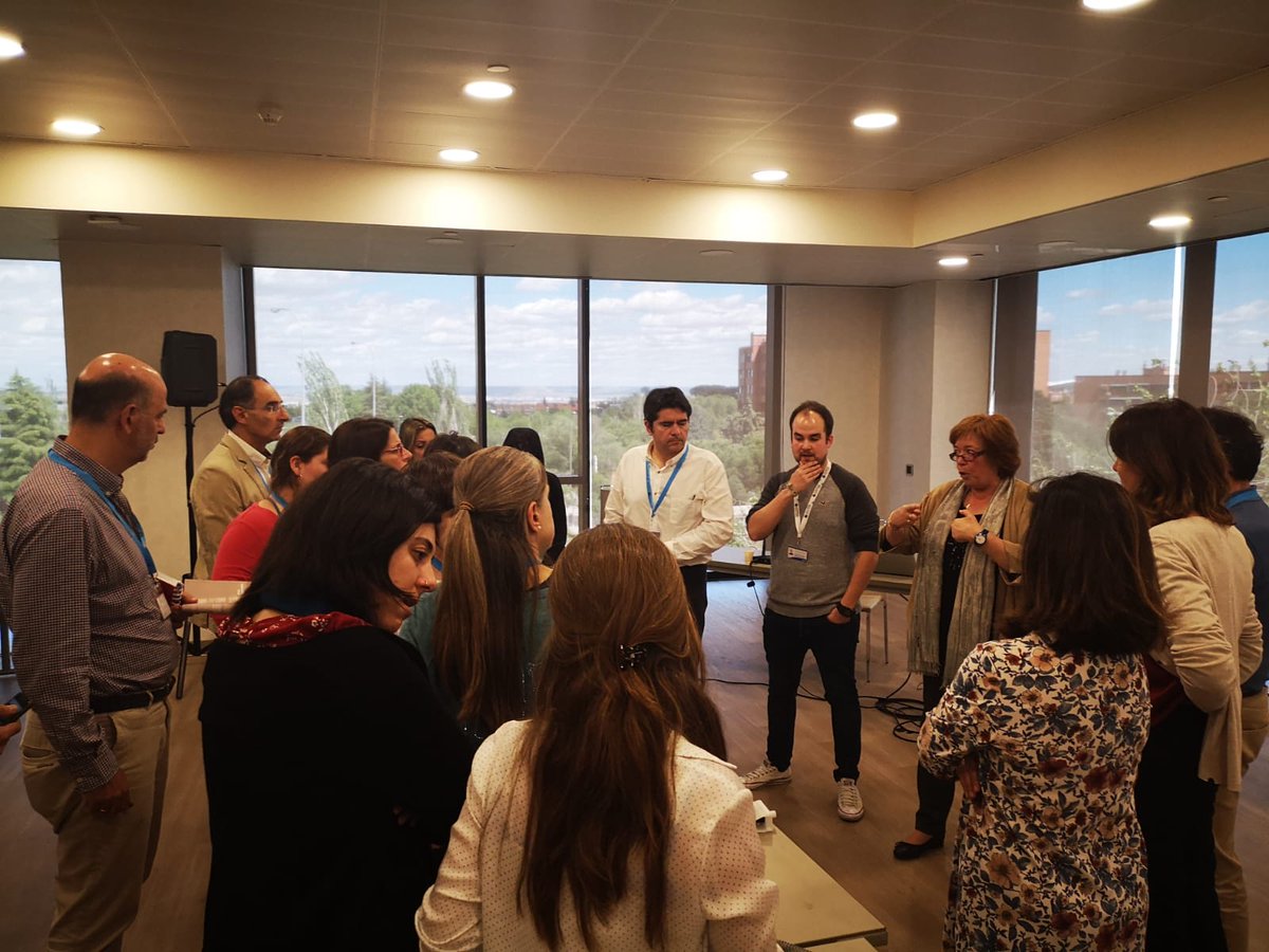 CrisEnfOximesa's tweet photo. Compañeros de @OximesaNG en la XLI Reunión de la Sociedad Española de Neumología Pediátrica @CongresoSENP impartiendo un taller práctico de ventilación mecánica en los más pequeños. #congresosenp #neumoped @SENPneumoped https://t.co/rh9t8QXrFt