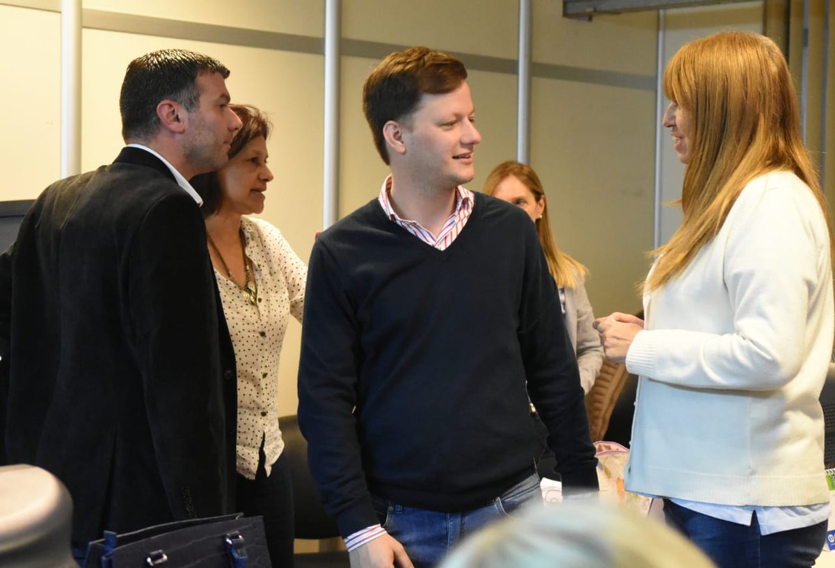 LaAzulyBlanco_'s tweet photo. Elegimos, como siempre, estar cerca de los trabajadores. Cara a cara para escuchar sus preocupaciones. Somos #LaAzulYBlanco y vamos por un nuevo sindicato.

El 6 de junio #DecidísVos 👍 https://t.co/e6fZcMK0Eh