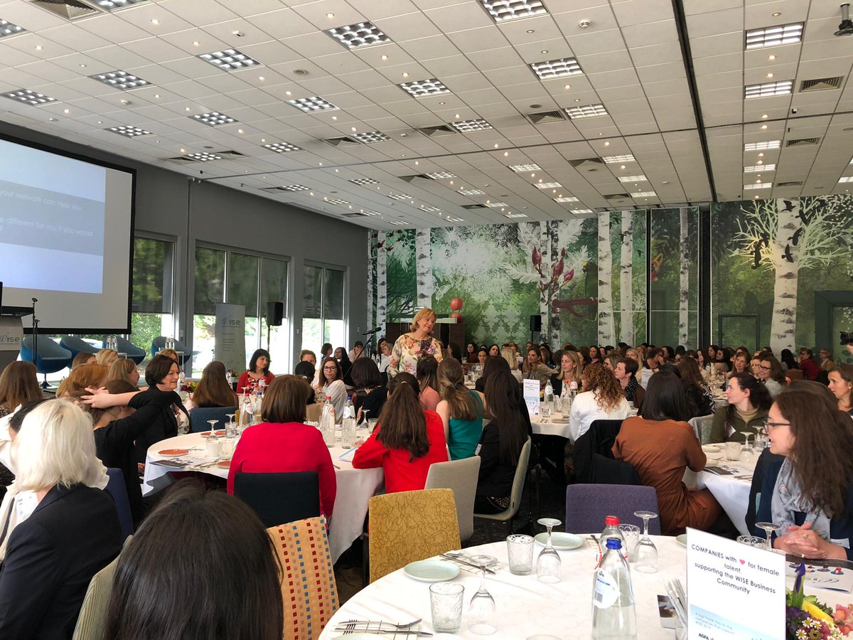 Infrabel_NL's tweet photo. Who run the world? Girls! 🎵 Ja, ook bij ons op de IT-afdeling! 👩💻 6 vrouwelijke collega’s trokken vandaag naar het “WISE” (Women in ICT Sharing Experiences) Networking event. #WISEcommunity https://t.co/ynCnLSTBxP