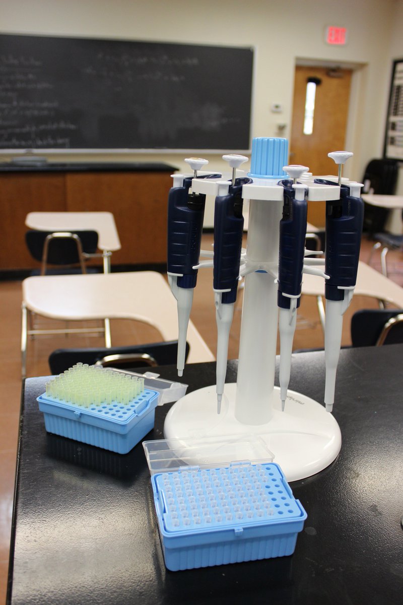 mszeffer's tweet photo. More labs to come! So very grateful for the addition of the @miniPCR thermal cycler and blueGel electrophoresis/transillumination unit to @HarveySchoolNY Science Department. #IAmHarvey #HarveyPRIDE @HarveySci https://t.co/ONvqEelb5o