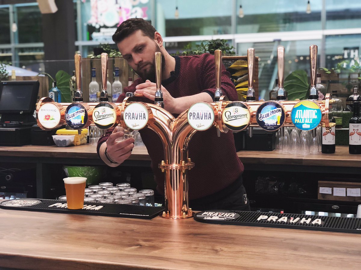 It’s Friday! Join us for a drink... or two?🍻🥂🍷 #GrandstandCW #Pravha