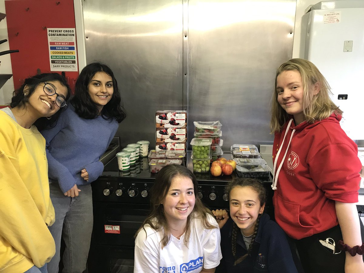 The dessert team are prepping for their disaster chef delight later 🧁 🍮 <a href="/HeadGirls_WHS/">WHS Head Girl Team</a> <a href="/Head_WHS/">Fionnuala Kennedy</a> @SeniorDeputyWHS <a href="/WimbledonHigh/">Wimbledon High</a>