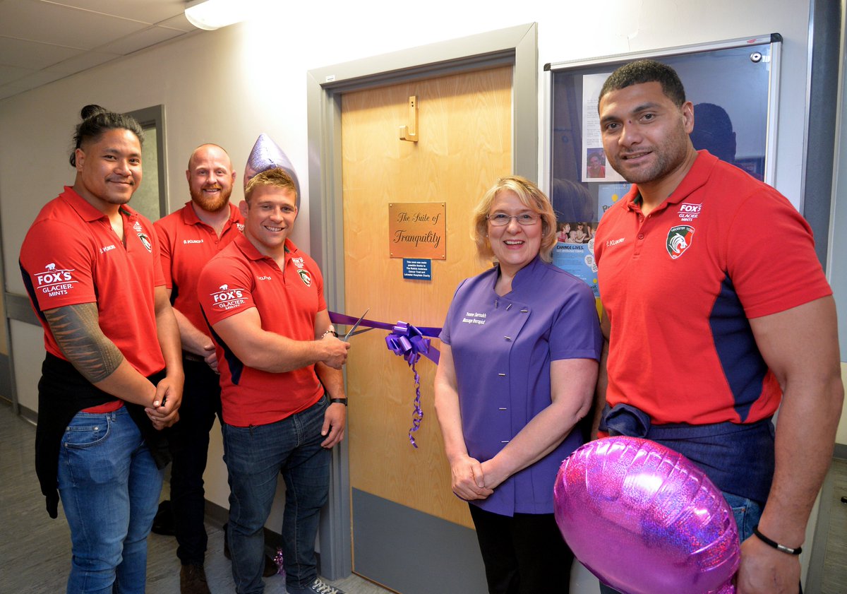 DrFoxLHC's tweet image. It was fantastic to open the brand new complementary therapy room at @Leic_hospital with the @LeicesterTigers this week! ☺️

Read all about this wonderful new addition to the Childrens &amp;amp; Young People's Cancer Ward here:

leicesterhospitalscharity.org.uk/news-feed/tige…