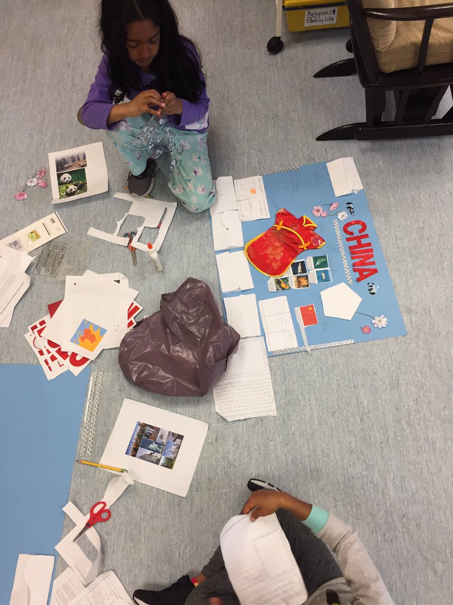 MsCraig_Bernard's tweet photo. Working on our Country projects. The students are loving to learn about other parts of the world. https://t.co/Zca1xMEII5