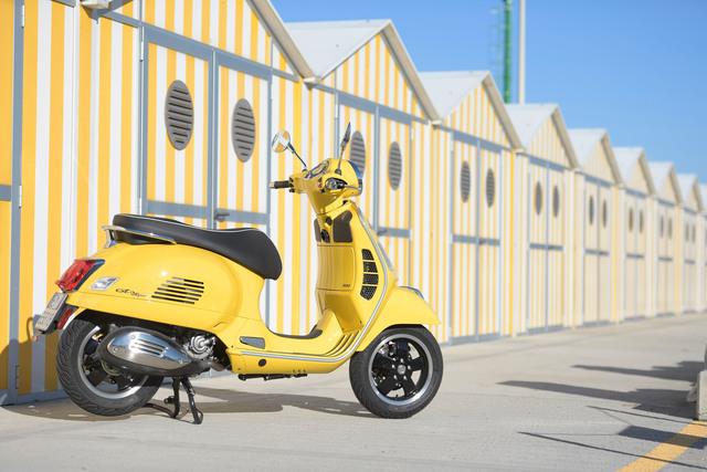 The new Vespa GTS Super in Giallo! ☀️
Purchase a GTS 125/300 between now and June 30th and get a free limited edition helmet. More on