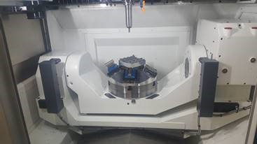 Blum_Novotest's tweet photo. #FridayFromTheField! Check out this brand new #SplitLaser, installed on an @OkumaAmerica GENOS M460V-5AX. This system is especially useful when measuring larger tools, or when maximum maneuverability of the bed &amp; spindle are needed = No restrictions! #focusonproductivity #Blum https://t.co/MOixssyKrG