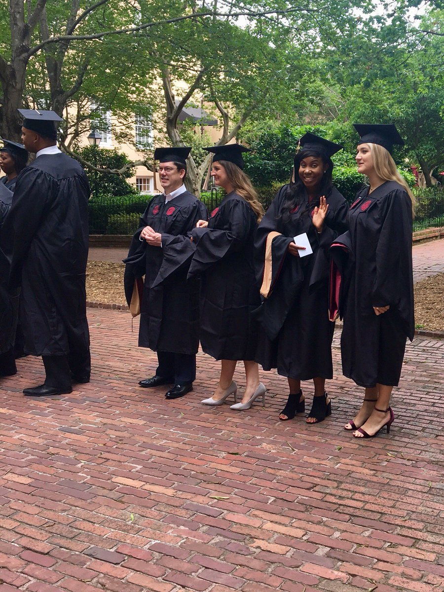 UofSCPMBA's tweet photo. Congratulations to our Spring 2019 #MoorePMBA graduates! Yesterday, Neil Salvage, President of @LendingTree, gave a motivating keynote before the beautiful ceremony on the #Horseshoe for our Masters graduates and their families!! 🎓🙌 https://t.co/uAPOdrPRcQ