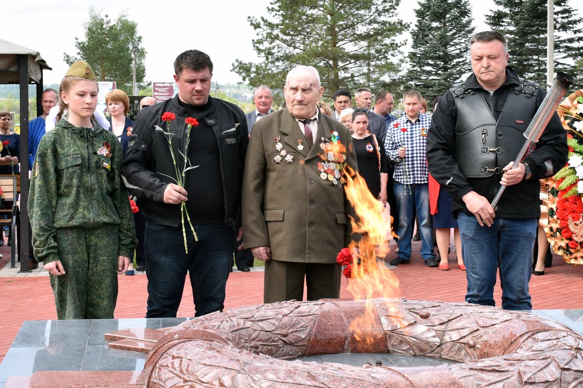 belevschool4's tweet image. Мы помним. Мы гордимся.

Школьный поисковый отряд "Белёвский рубеж" принял участие в закрытии весенней Вахты Памяти на Кургане Бессмертия.