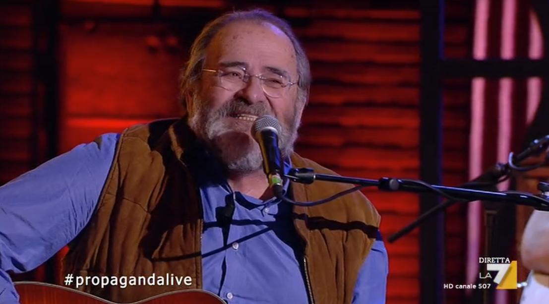 ♫ ♪ Compagni, dai campi e dalle officine
prendete la falce, portate il martello,
scendete giù in piazza, picchiate con quello,
scendete giù in piazza, affossate il sistema ♫ ♪

#propagandalive