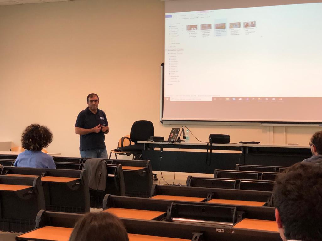 alessioiafrate's tweet image. Che giornata interessante a parlare di #cloud e #MixedReality a #contaminationlab @UniTeramo con @angelus_gi
