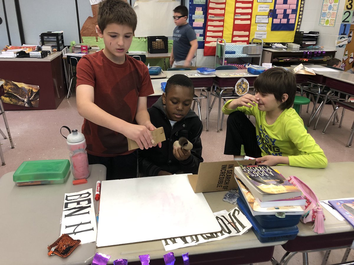 Makerspace on the go! Thank you <a href="/wincarey/">Winnie Carey</a> for helping me share #placentinkers with <a href="/jordanjacksonma/">Jordan/Jackson</a>! #guestteacher