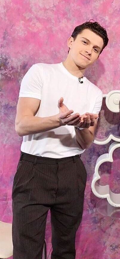 noyasjoon's tweet photo. tom holland wearing a t-shirt tucked into suitpants is the most attractive concept https://t.co/nzL3hwcqrf