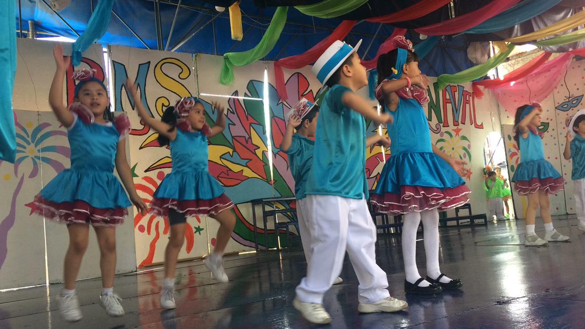ReimsOficial's tweet photo. ¡FELICIDADES MAMÁ REIMS!
👏🏻 #RMSCARNIVAL #EventoReims 🎉 🎊 🤹🏻‍♀️ 🎪 🎢 🎡 💃🏻 🕺🏻 🎉 🎈 🎭 

¡Comparte tus fotos con nosotros! https://t.co/jCTKIcK8ZF