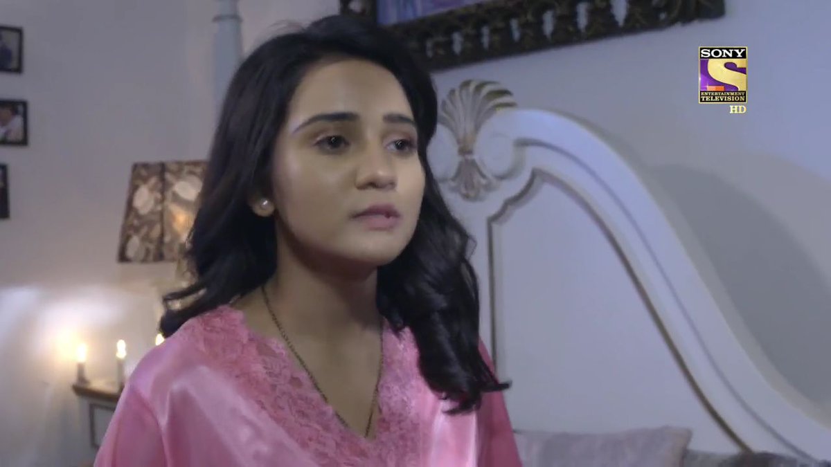 "Pehle to sameer ka gala dabaungi, bada romantic banta firta hai"She was dying to be in his arms, hating the taste of her own medicine she kept giving sameer for months, in no mood to settle for anything less than having her husband make her his queen. #YehUnDinonKiBaatHai
