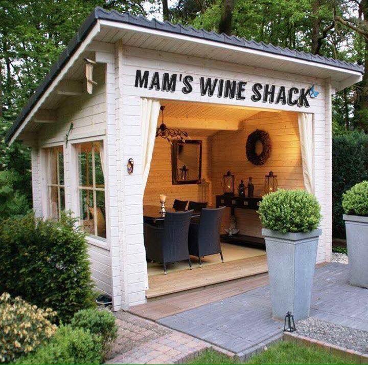 Thepropertieso1's tweet image. Squad goals 🙌🏼 #tikihut #propertiesofRamsay #yegarchitecture #WhoIsMam