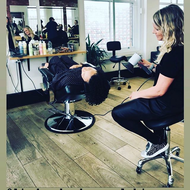 LHcurlwhisperer's tweet photo. Working hard today! #huntercollective #devacut #curlynaturalhair #curlyhairspecialists #lindseyhughescurlwhisperer #boucleme https://t.co/MltKPE2PyD https://t.co/bh1lMTB3uH